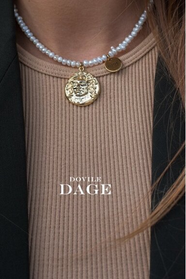 "AMADEUS IN PEARLS"
